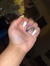 Lively Nails and Spa 03