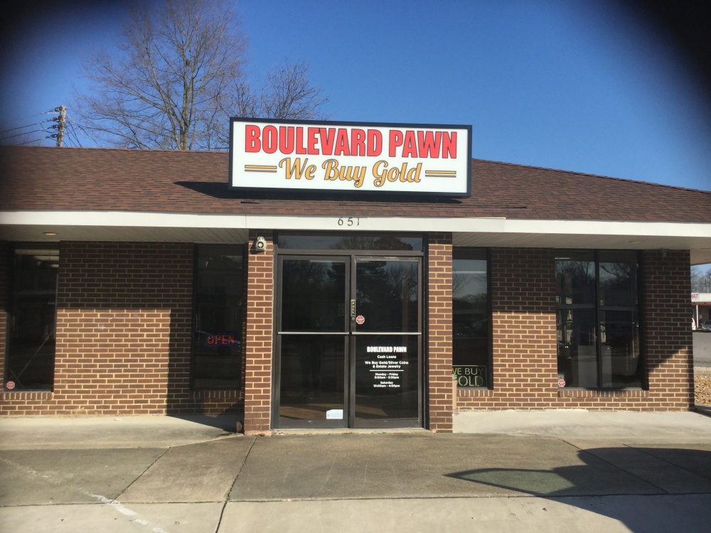 Boulevard Pawn 01