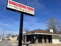 Boulevard Pawn 02