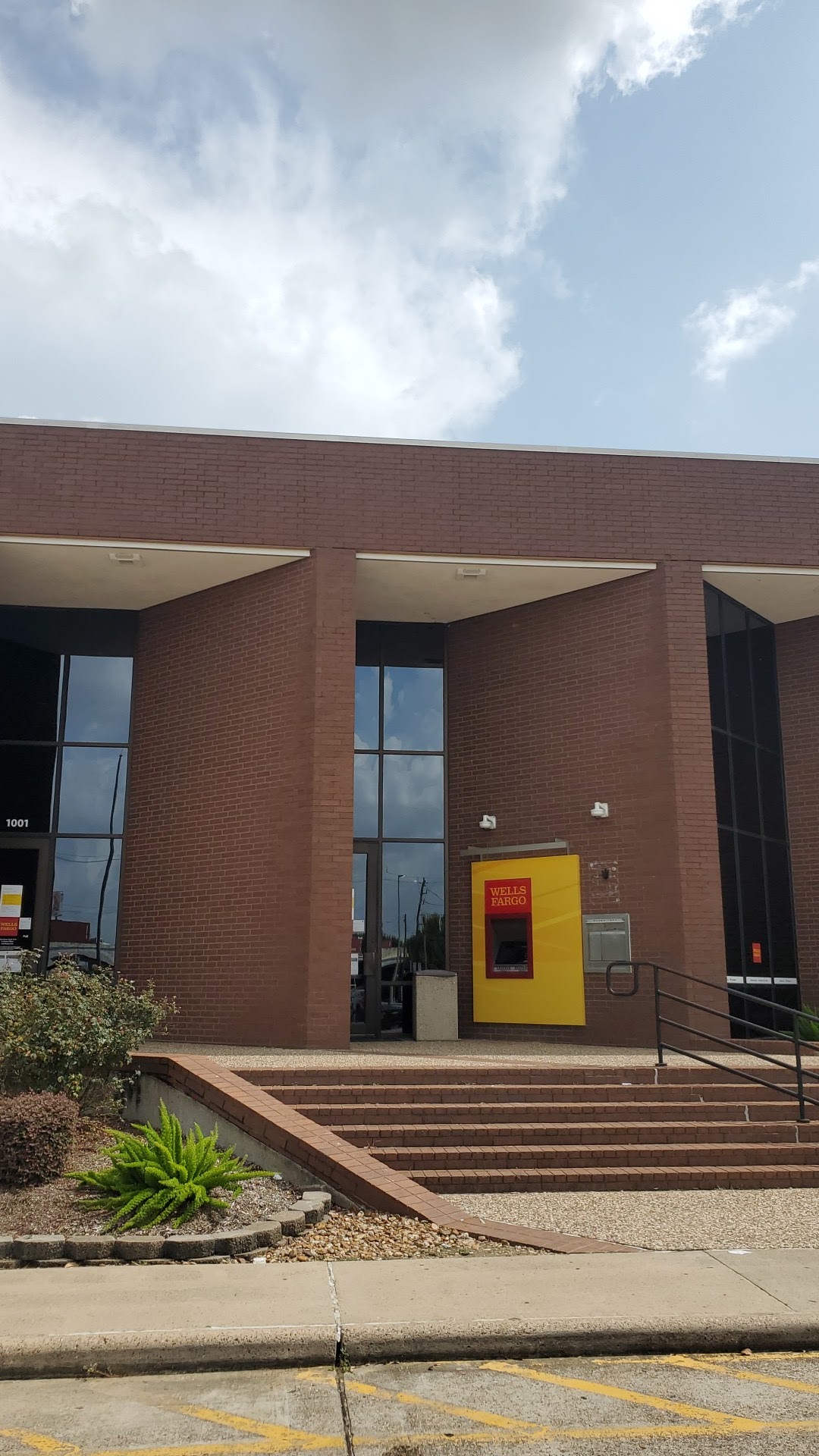 Wells Fargo Bank 01