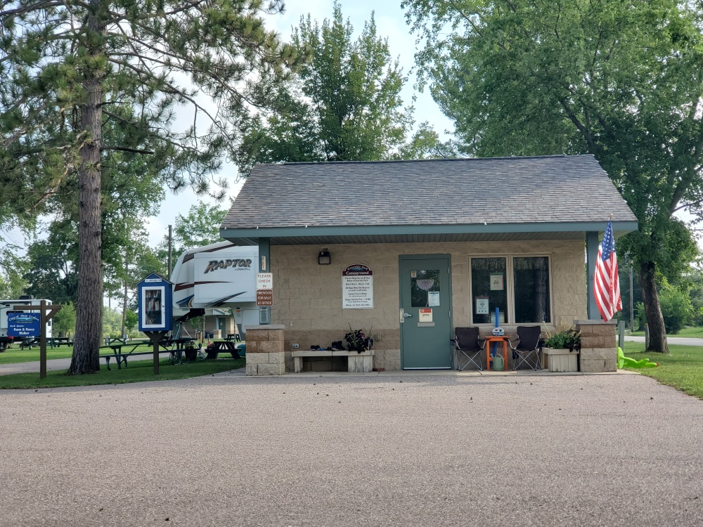Riverside Park & Campground 01