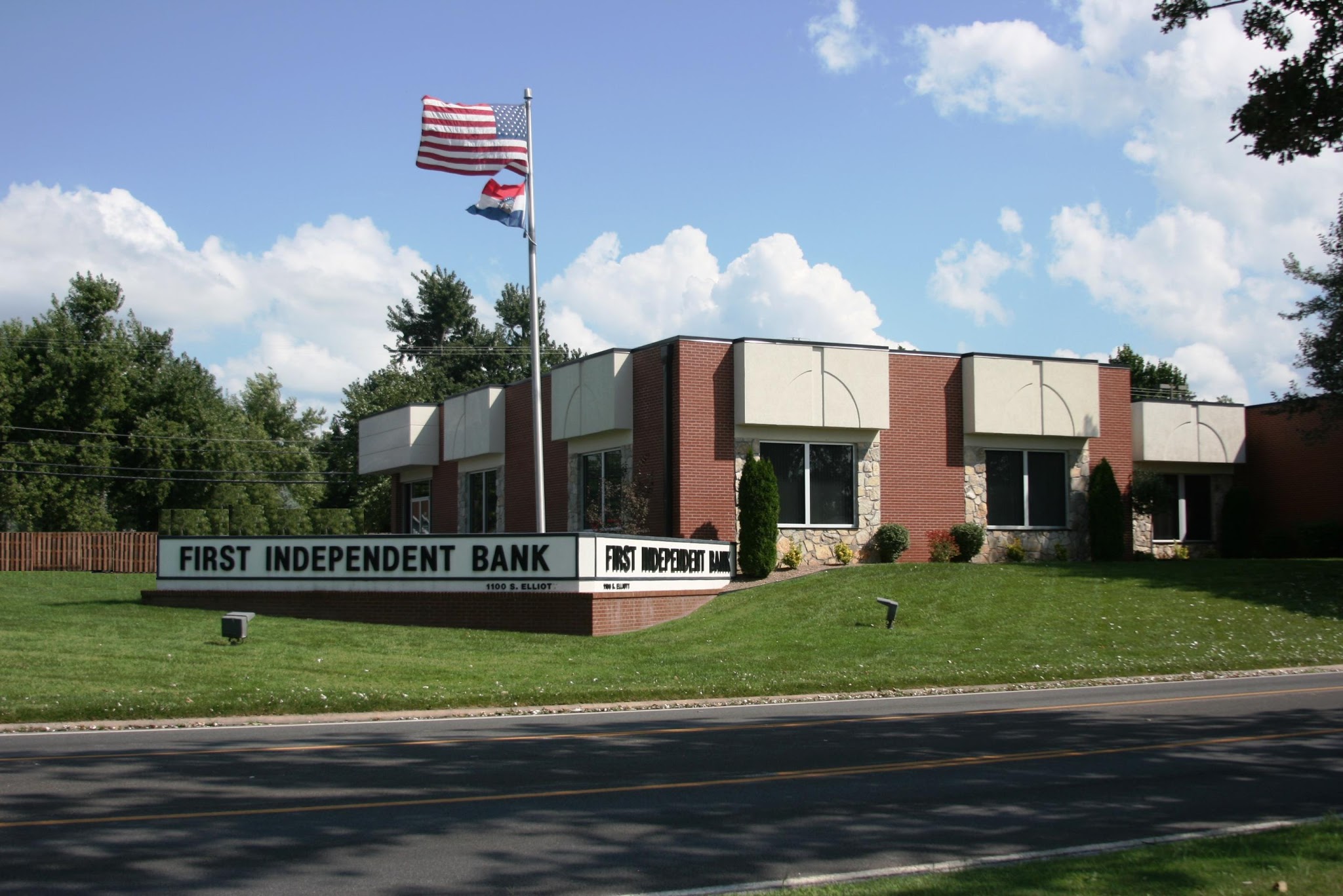 First Independent Bank 01