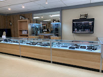 Pelican Pawn 02