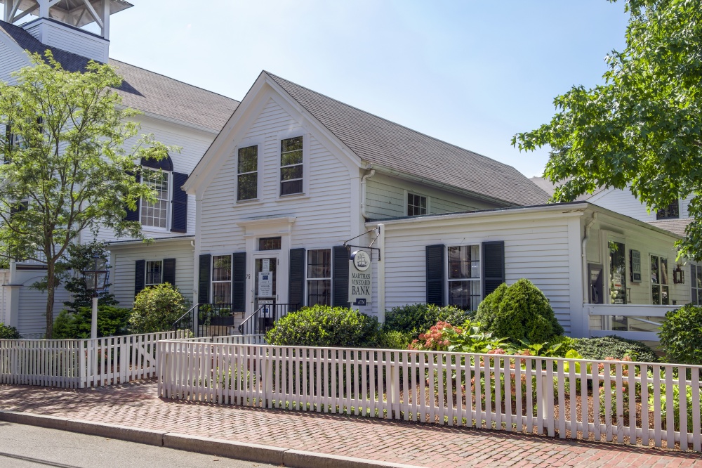 Martha's Vineyard Bank 01