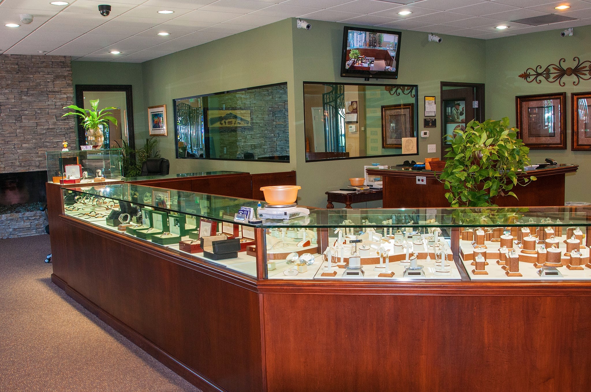 Newport Watch Jewelry & Loan 01