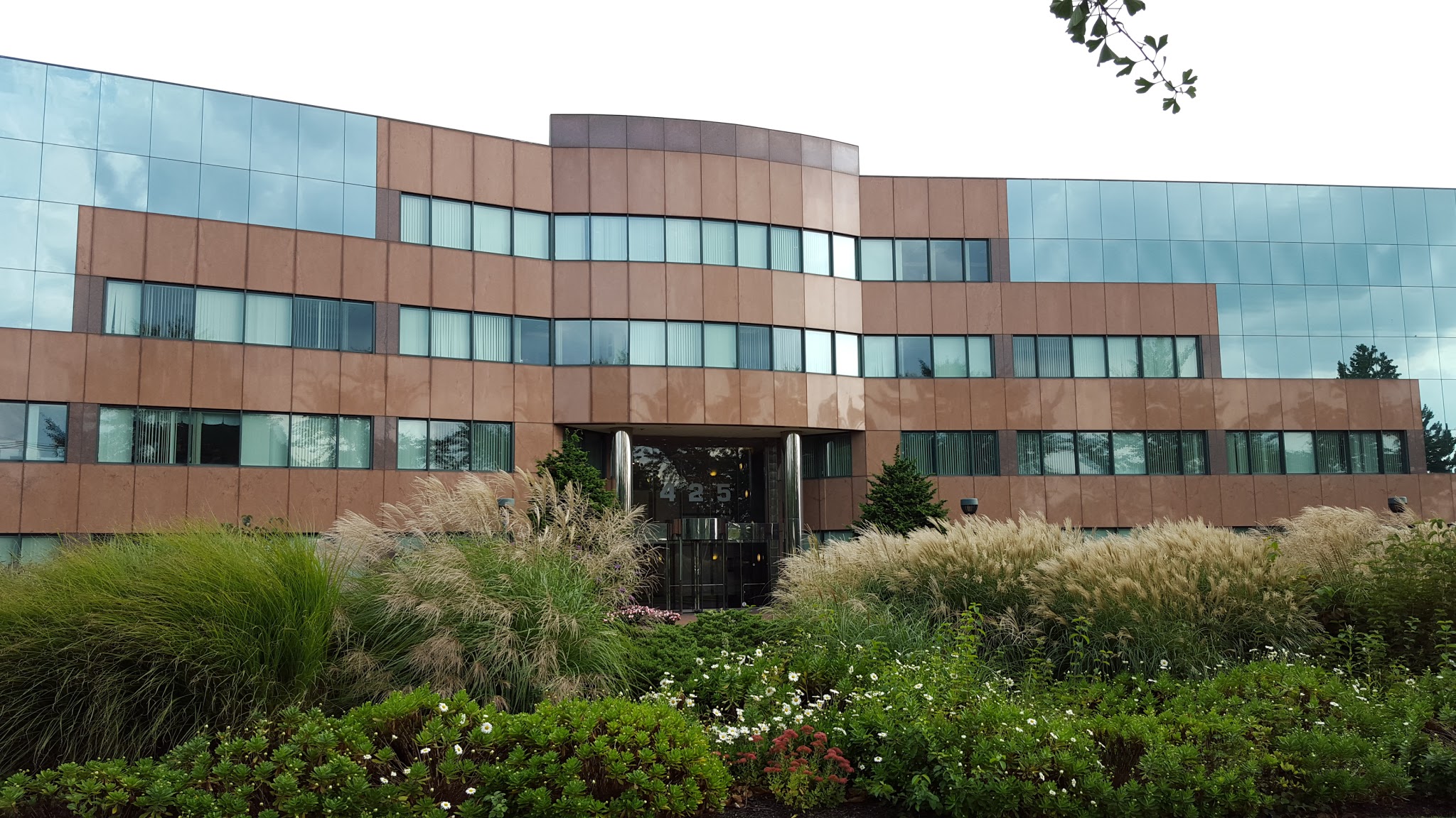 Quontic Bank - Long Island Loan Office 01
