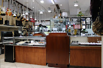 Howard Jewelry & Loan 01