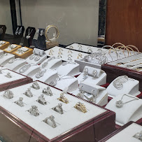 Howard Jewelry & Loan 03