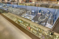98 Pawn & Jewelry 04