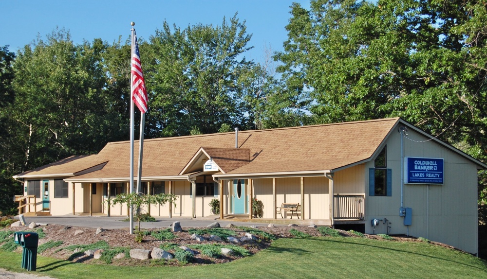 Coldwell Banker Lakes Realty 01