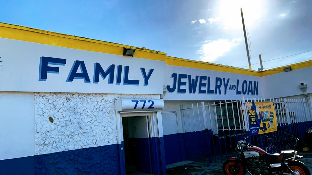 La Familia Pawn and Jewelry 01
