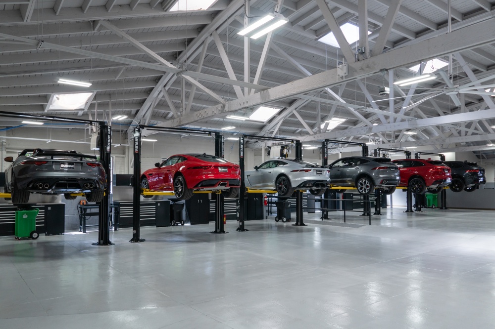 Rusnak/Pasadena Jaguar Service and Parts Department 01