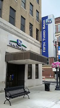 Fifth Third Bank & ATM 04