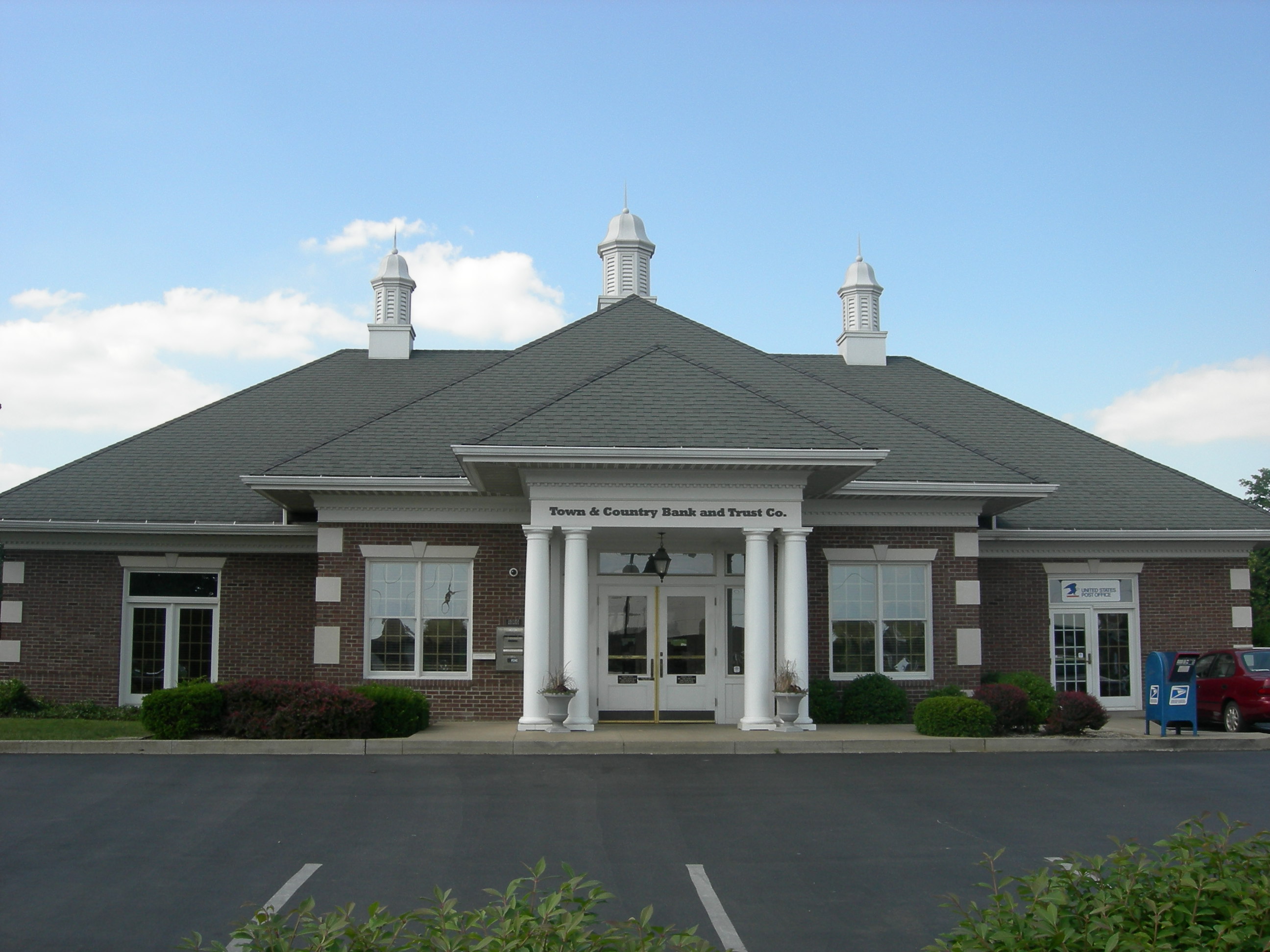 Town & Country Bank and Trust Co. 01