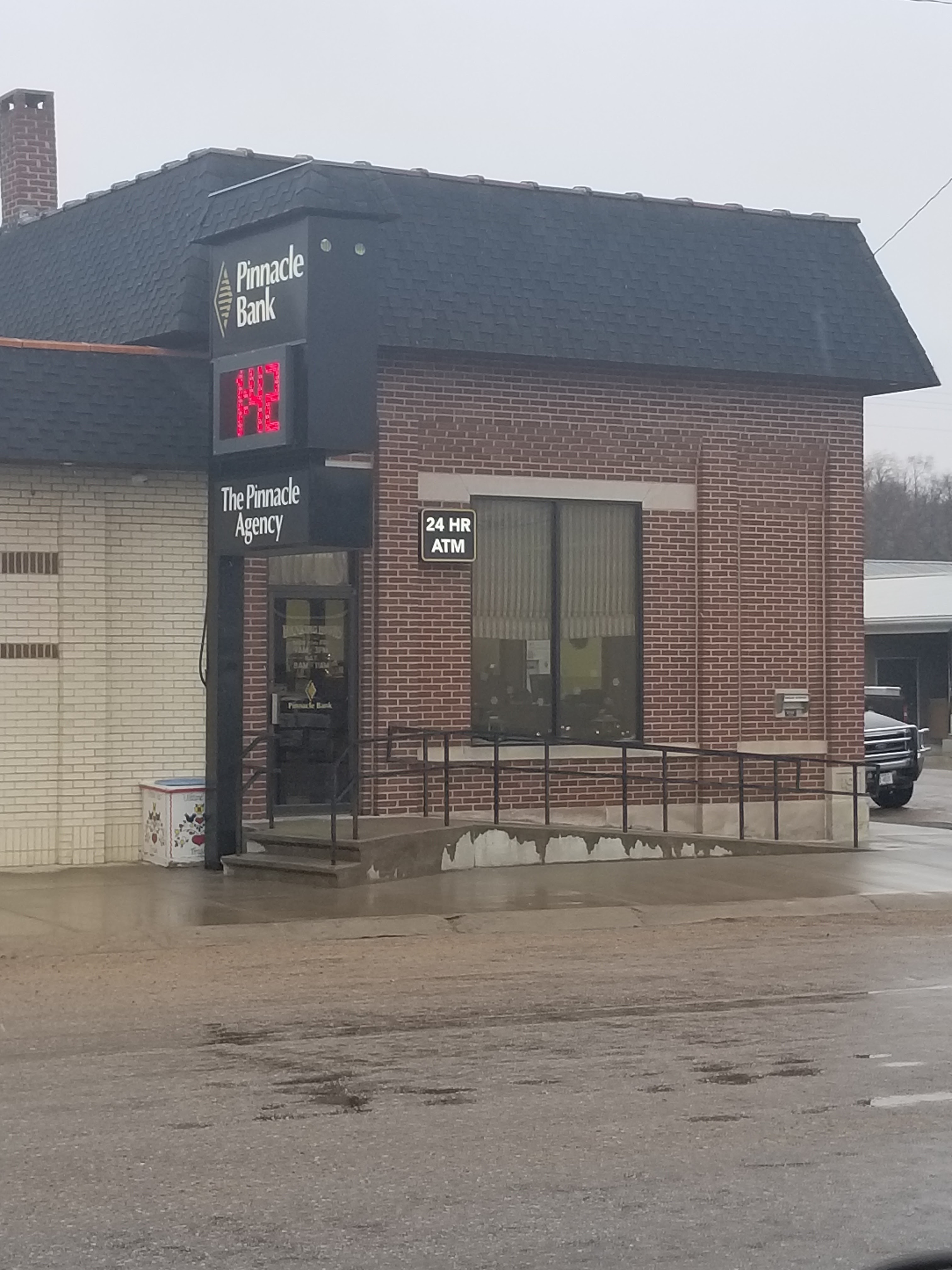 Pinnacle Bank 01