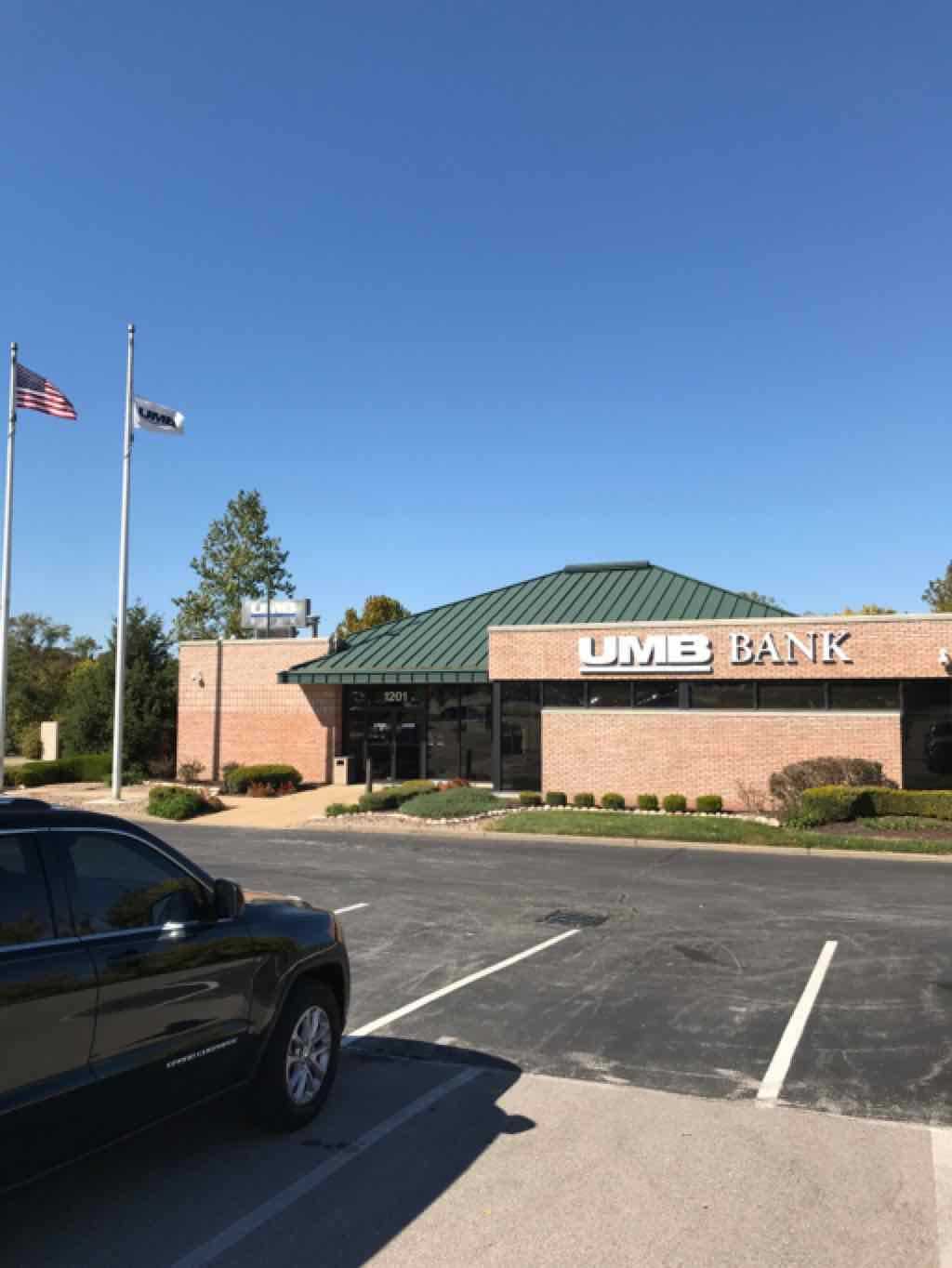 UMB Bank (with drive-thru services) 01