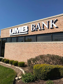 UMB Bank (with drive-thru services) 03