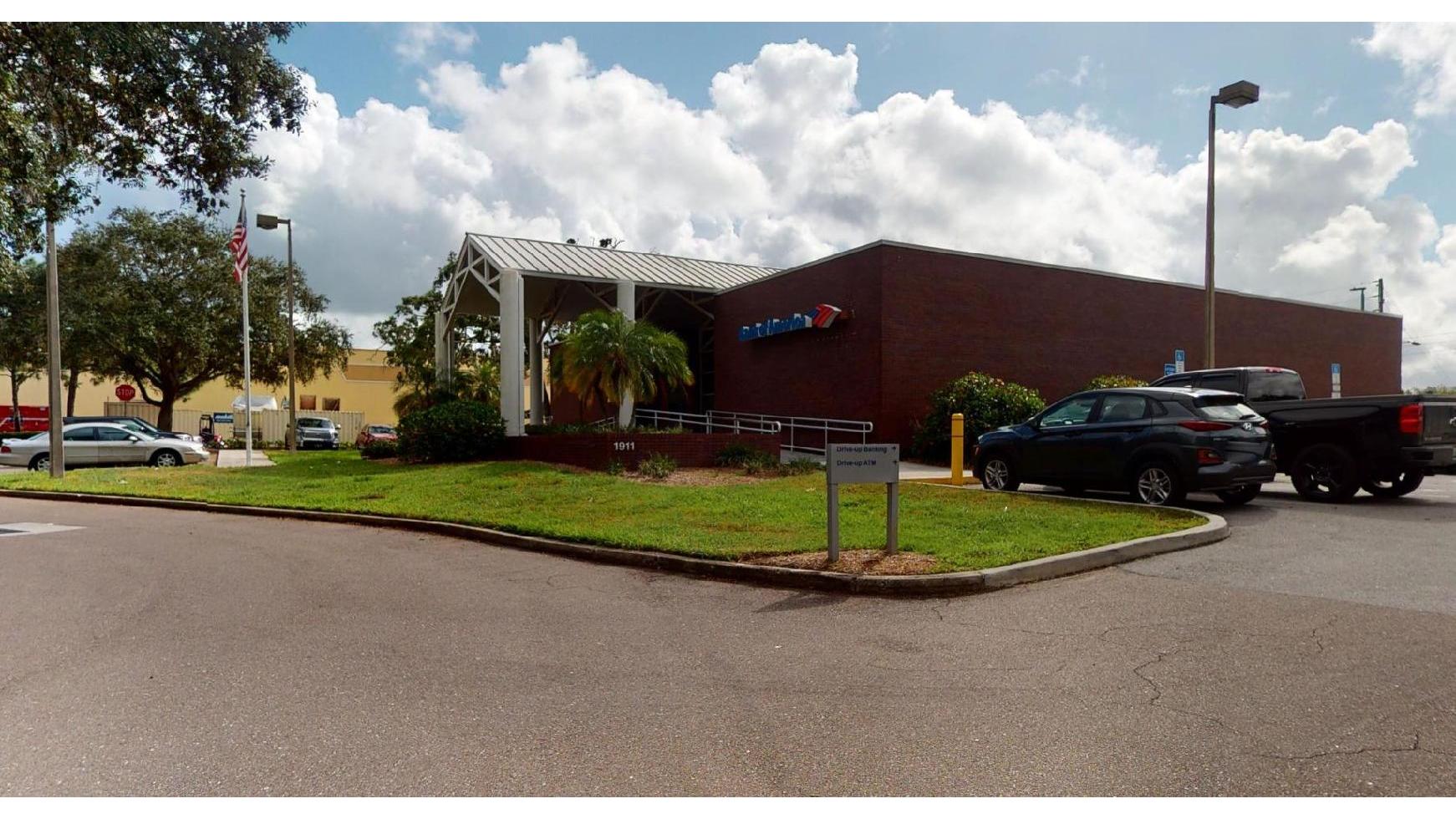 Bank of America (with Drive-thru services) 01