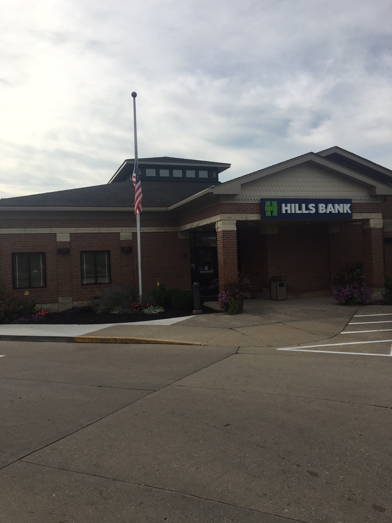 Hills Bank 01