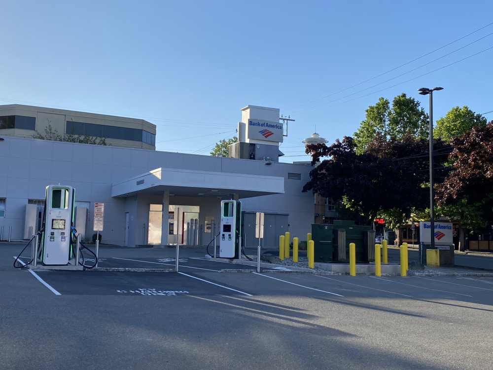 Bank of America (with Drive-thru ATM) 01