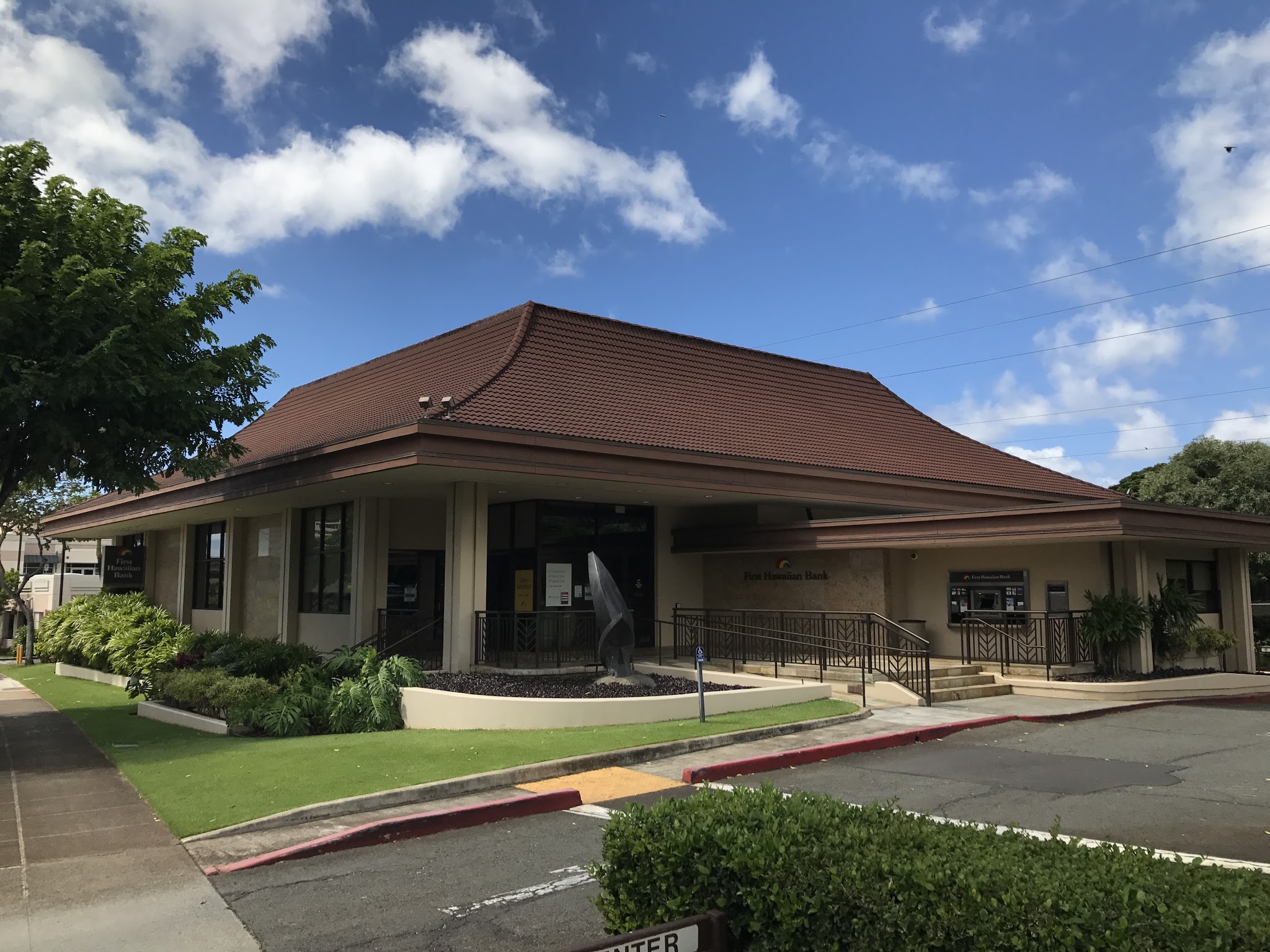 First Hawaiian Bank Kahala Branch 01