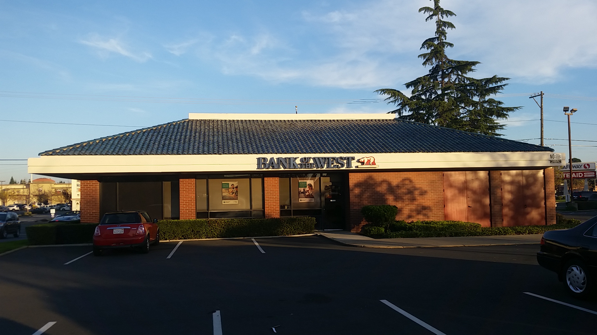 Bank of the West 01
