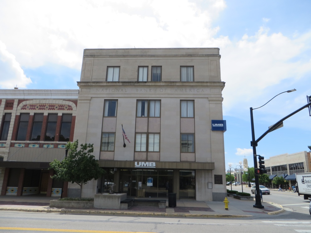 UMB Bank (with drive-thru services) 01