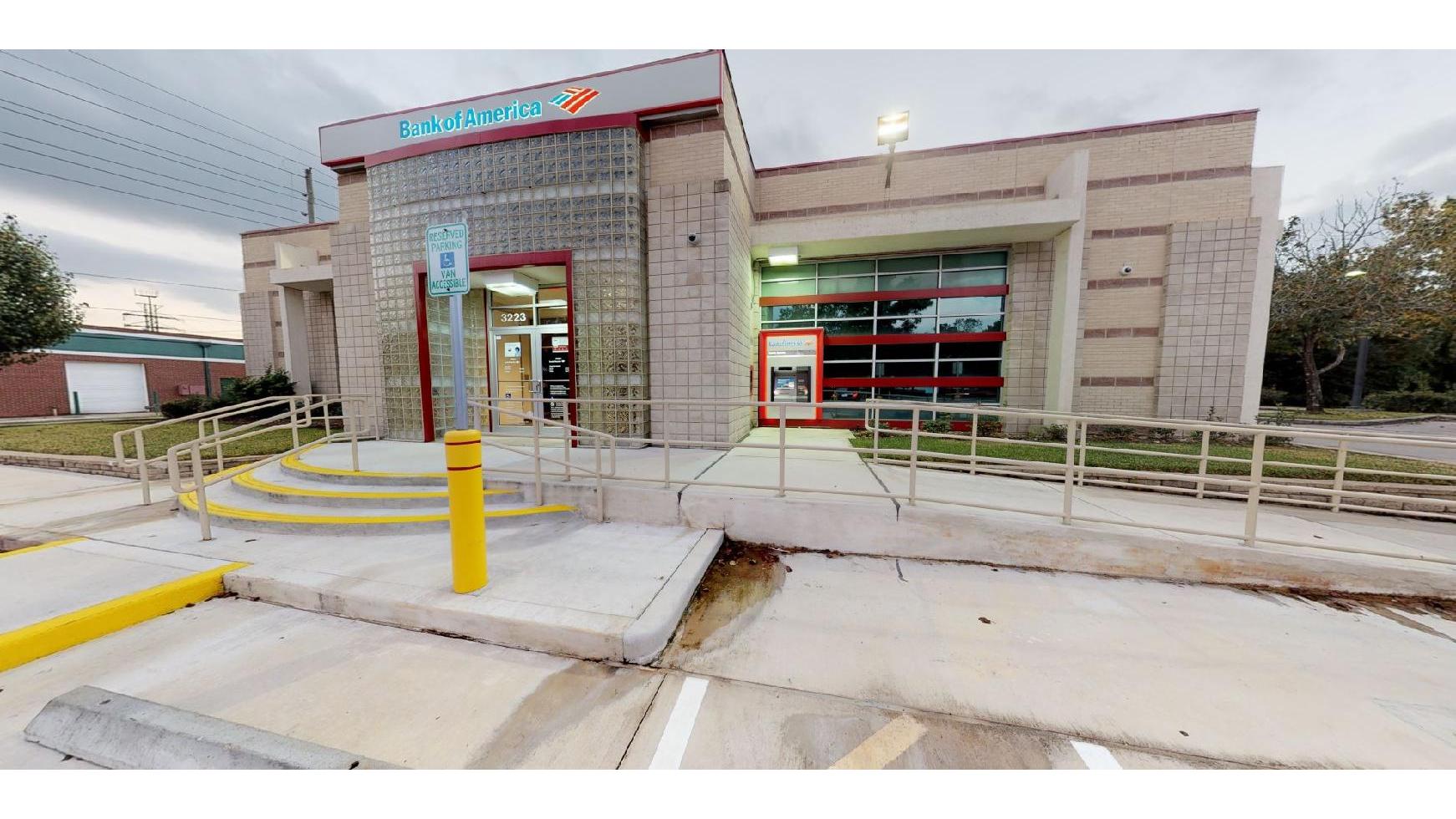 Bank of America (with Drive-thru ATM) 01