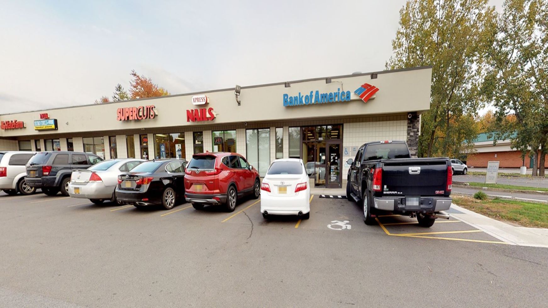 Bank of America (with Drive-thru services) 01