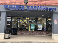 The Check Cashing Store 01