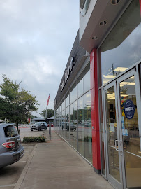 Town North Nissan Service Center 02