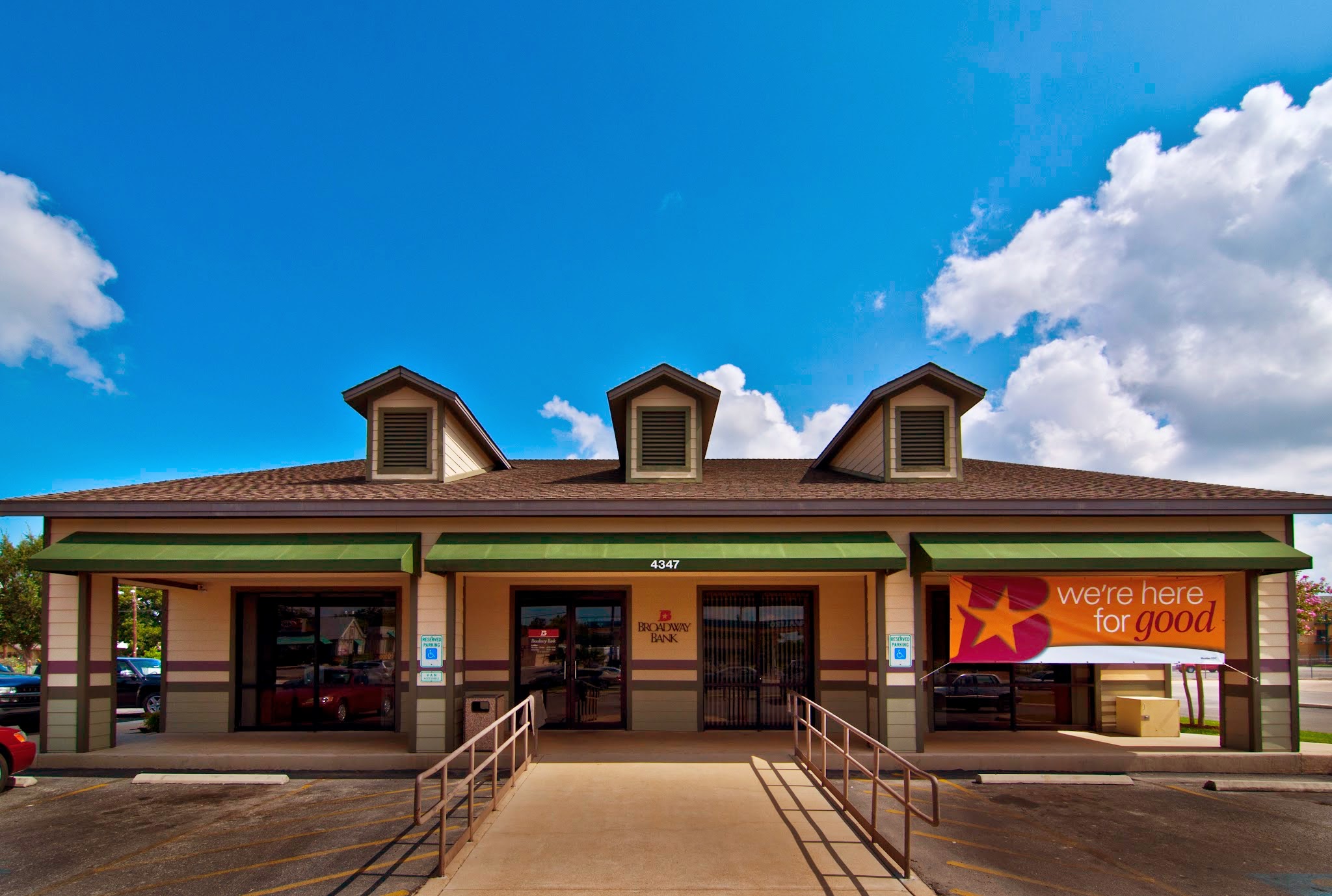 Broadway Bank - West Commerce Financial Center 01