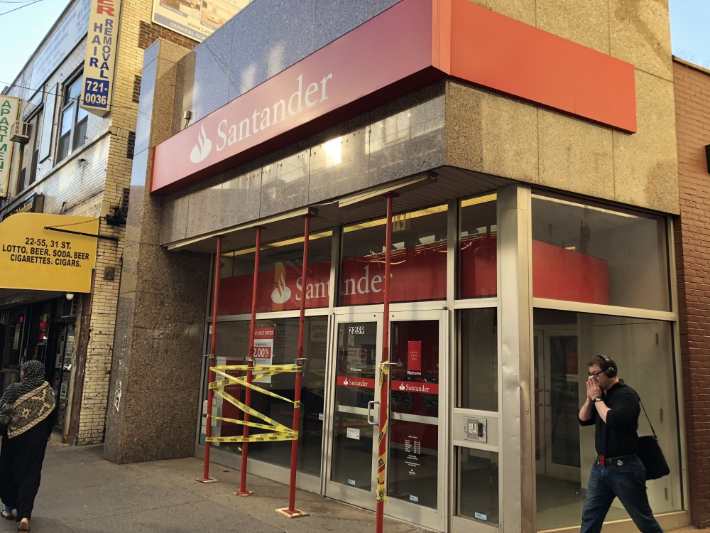 Santander Bank Branch 01