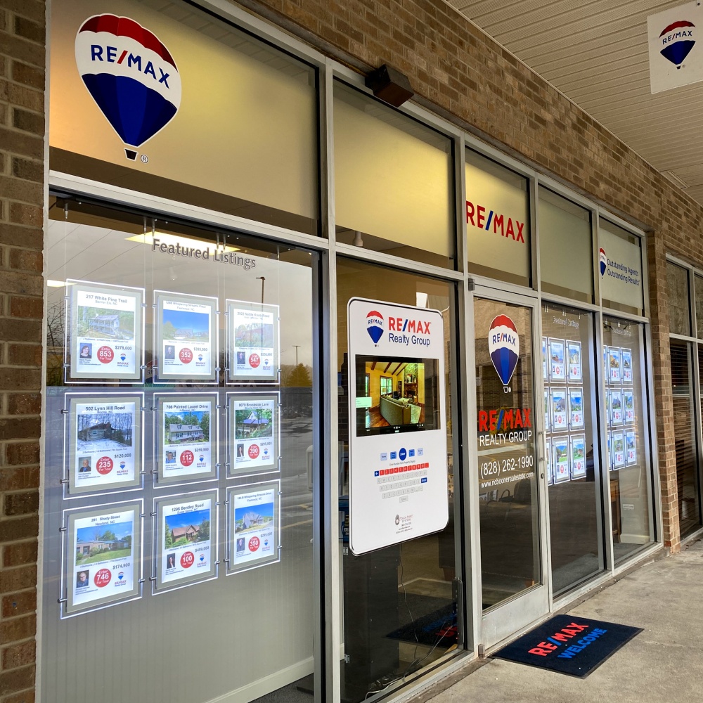 RE/MAX Realty Group 01