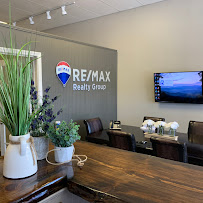 RE/MAX Realty Group 02