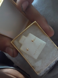 H & R Jewelry & Loan Co. 04