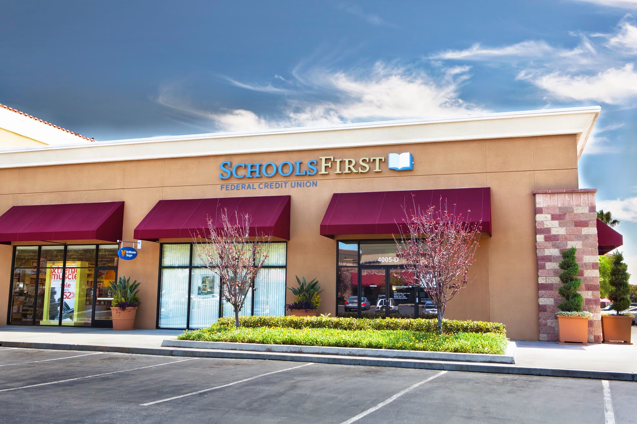 SchoolsFirst Federal Credit Union - Chino Valley 01