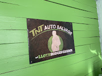TNT Auto Salvage at Lloyd Hodges Garage 02