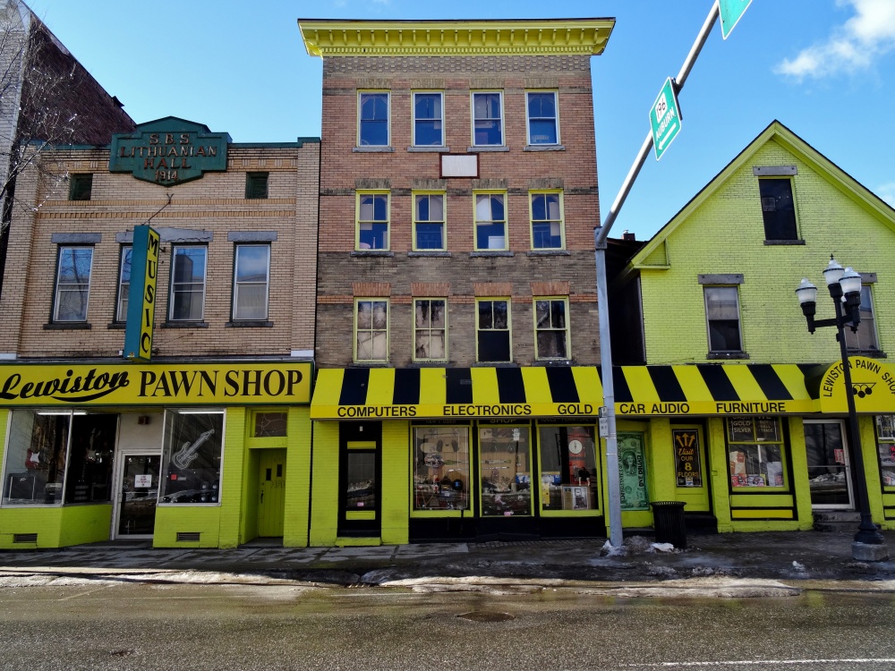 Lewiston Pawn Shop 01