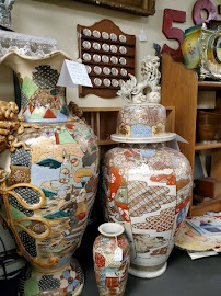 Del-Rich Loan & Neat Stuff Antiques 02