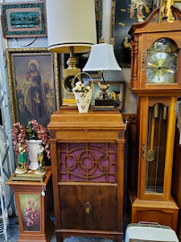 Del-Rich Loan & Neat Stuff Antiques 03