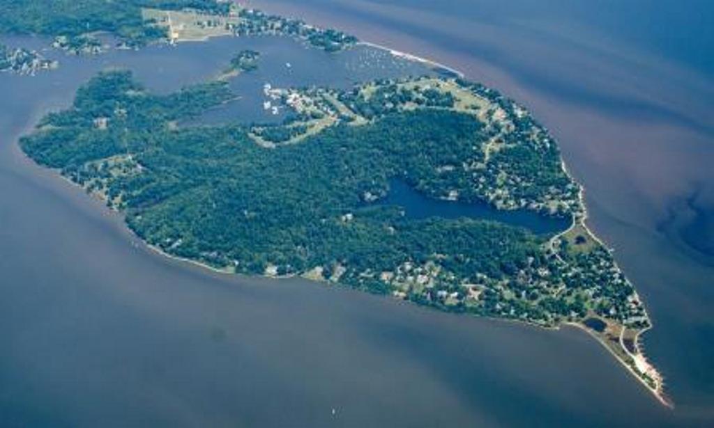 Gibson Island Corporation Real Estate 01