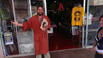 Paradise Pawn Shop 02