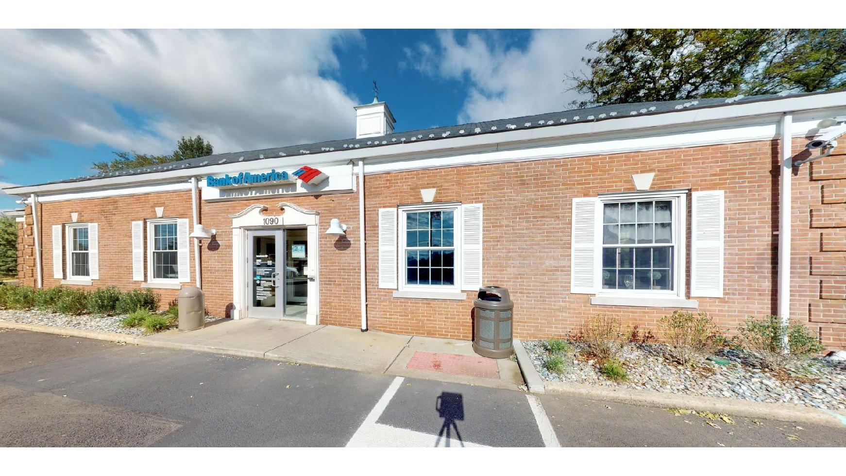 Bank of America (with Drive-thru ATM) 01