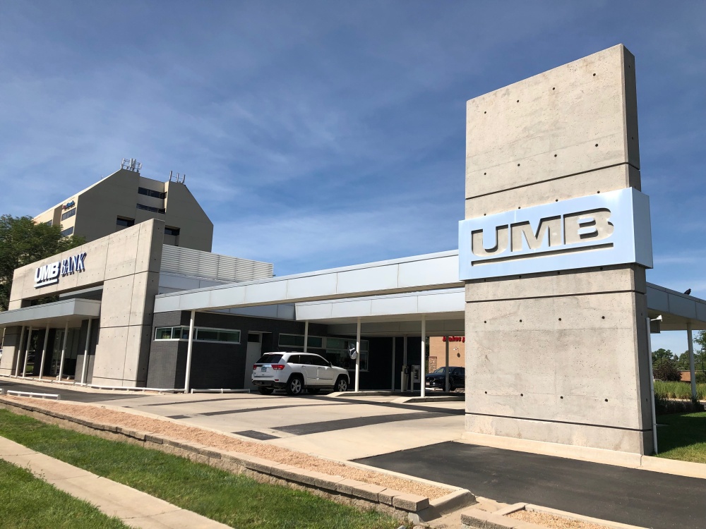 UMB Bank (with drive-thru services) 01