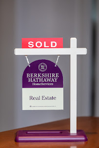 Lisa Fletcher & Associates Berkshire Hathaway HomeServices Tomie Raines REALTORS 04