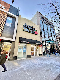 Apple Bank 02