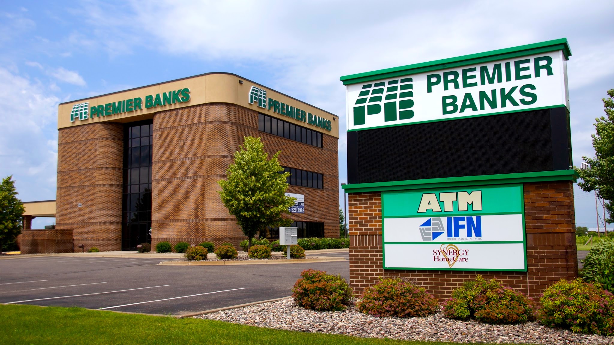 Premier Bank Monticello 01