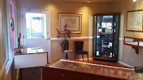Watch and Wares Jewelry and Loan 04