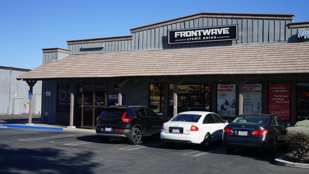 Frontwave Credit Union - Barstow Branch 01